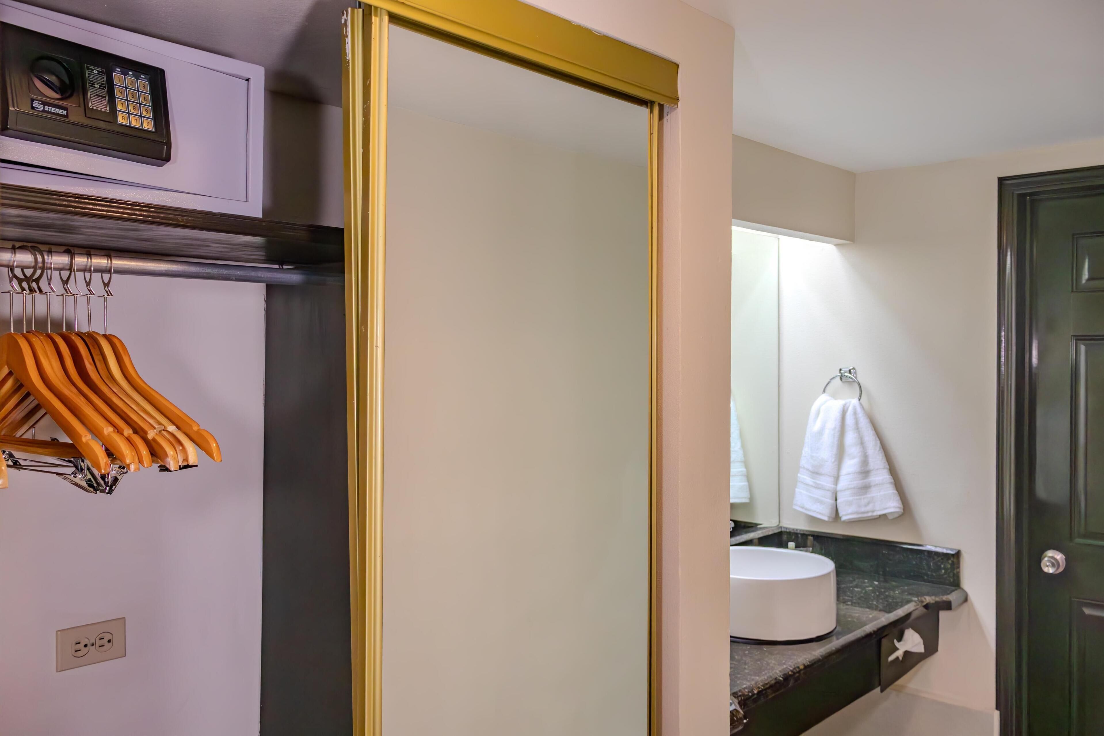 standard room, 2 double beds, non smoking | room amenity