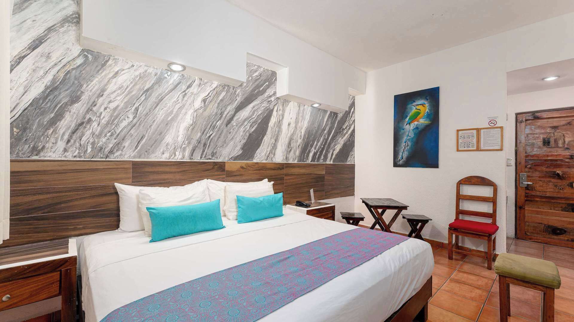 Down duvets, in-room safe, desk, blackout curtains