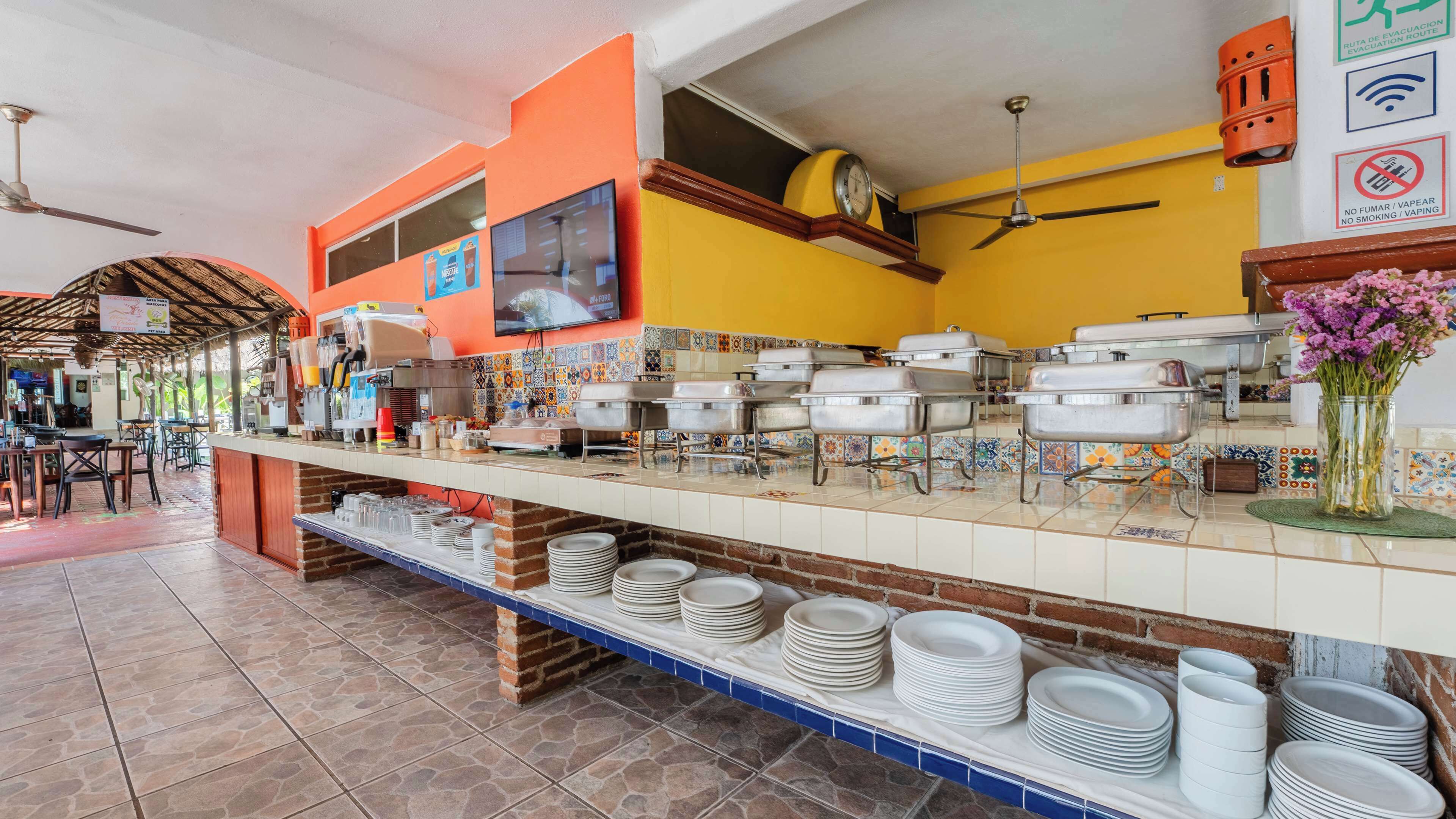 Café da manhã com buffet todos os dias mediante uma taxa