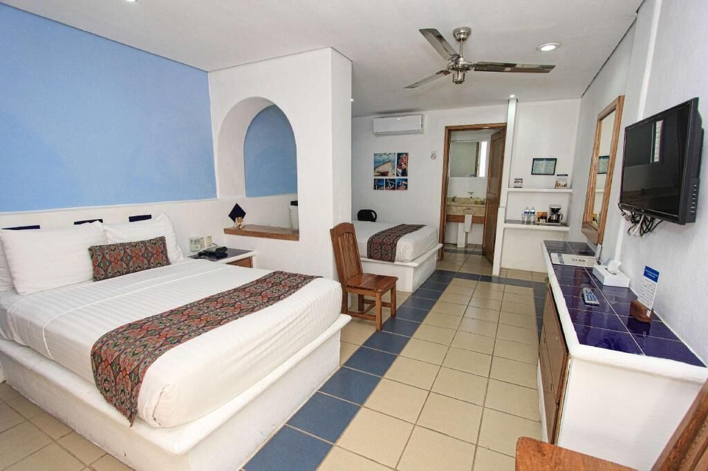Down duvets, in-room safe, desk, blackout curtains