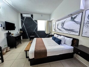 Standard Room, 1 King Bed, Non Smoking (Mountain View)