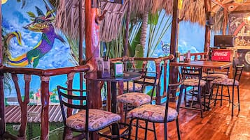 Bar (en la propiedad)
