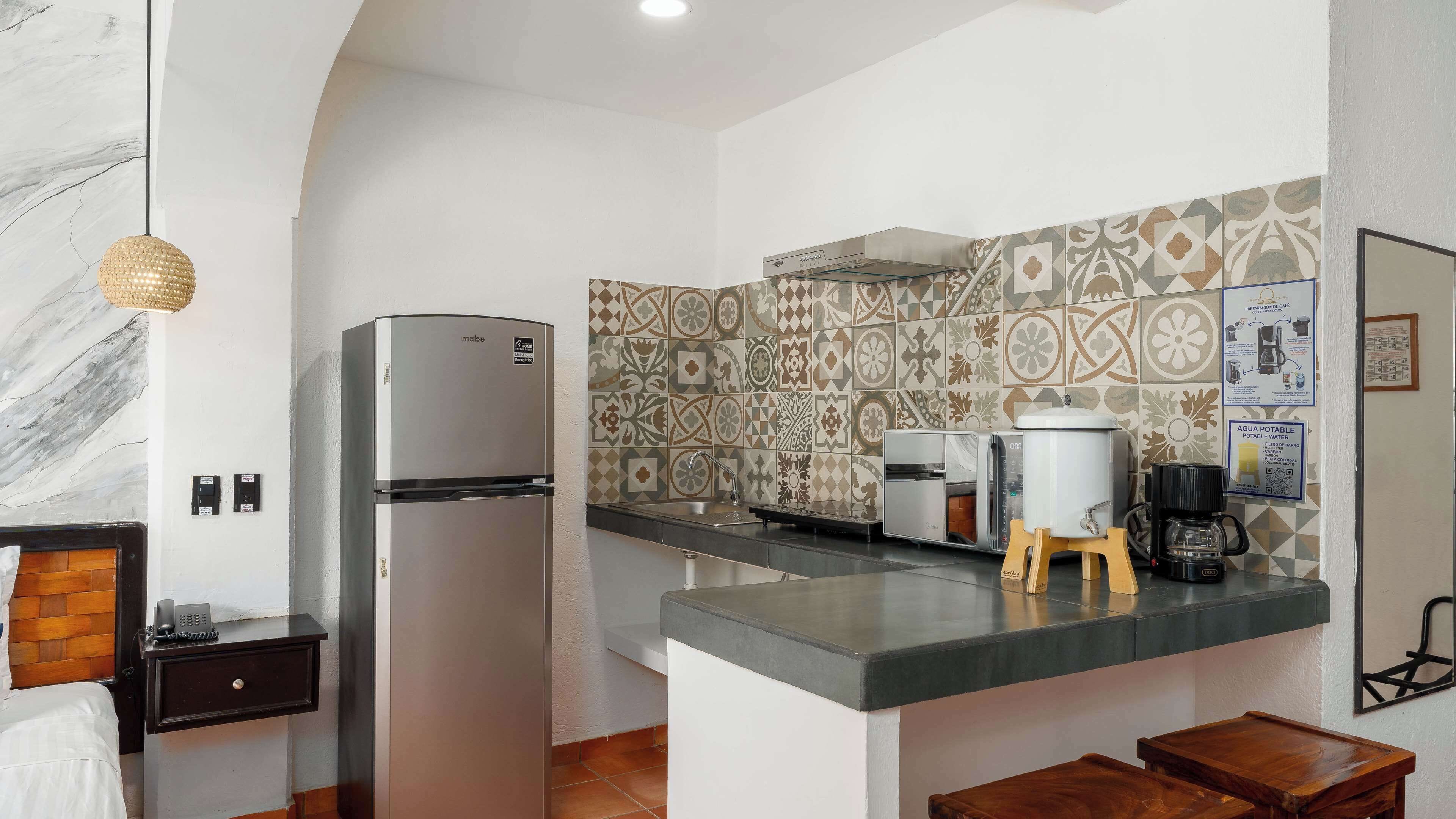 suite, 1 king bed, non smoking, kitchenette (city view) | private kitchenette | coffee/tea maker, griddle