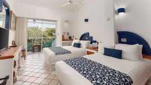 标准房, 2 张双人床, 无烟房 (City View) | 羽绒被、客房内保险箱、办公桌、遮光窗帘