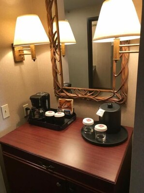 Classic Double Room | Living area | 32-inch LCD TV with cable channels, TV, books