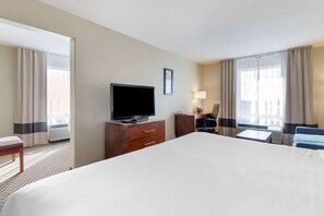 Desk, blackout curtains, iron/ironing board, free WiFi - Comfort Inn Lethbridge (Lethbridge)
