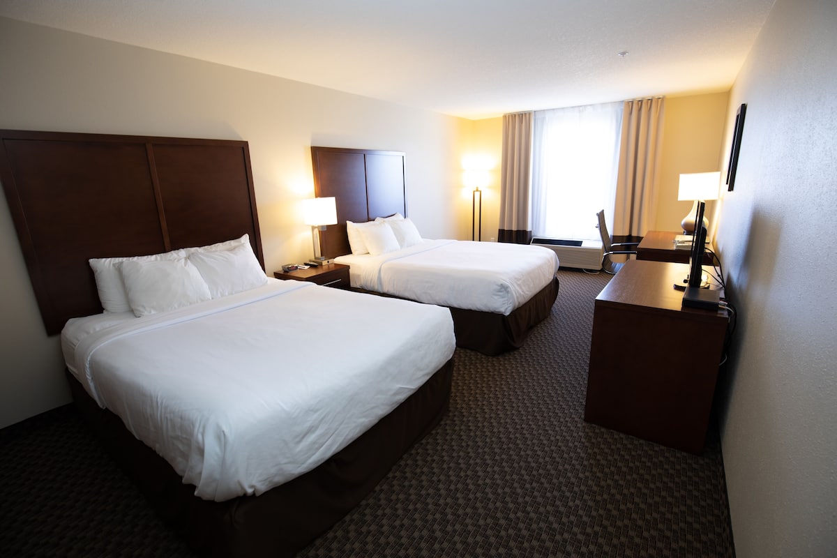 standard room, 2 queen beds, non smoking | desk, blackout curtains, iron/ironing board, free wifi