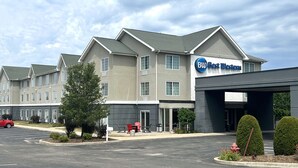 Un hôtel Best Western au design moderne, doté d’un parking et d’une entrée couverte.