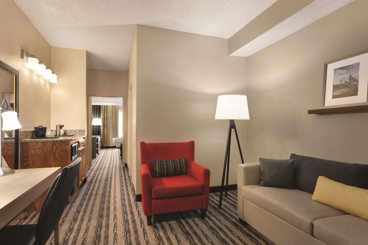 Suite, 1 Bedroom, Non Smoking | 1 bedroom, premium bedding, down duvets, desk
