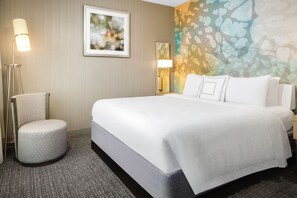 Hypo-allergenic bedding, desk, blackout curtains, iron/ironing board - Courtyard by Marriott El Paso Airport (El Paso)