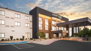 A Courtyard hotel with a modern facade, a covered entrance, and a landscaped driveway. - Courtyard by Marriott El Paso Airport (El Paso)