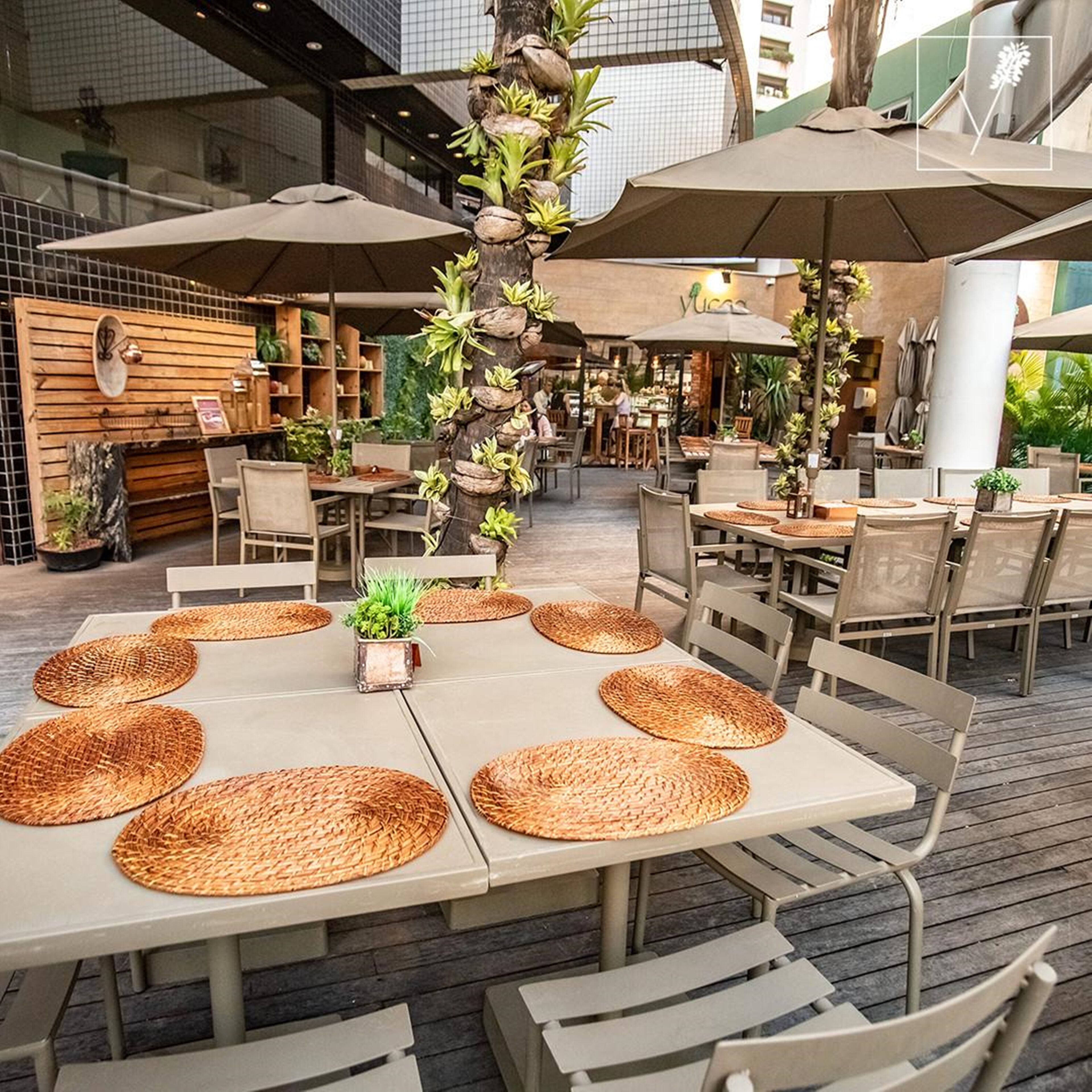 Breakfast, lunch, dinner served; international cuisine 