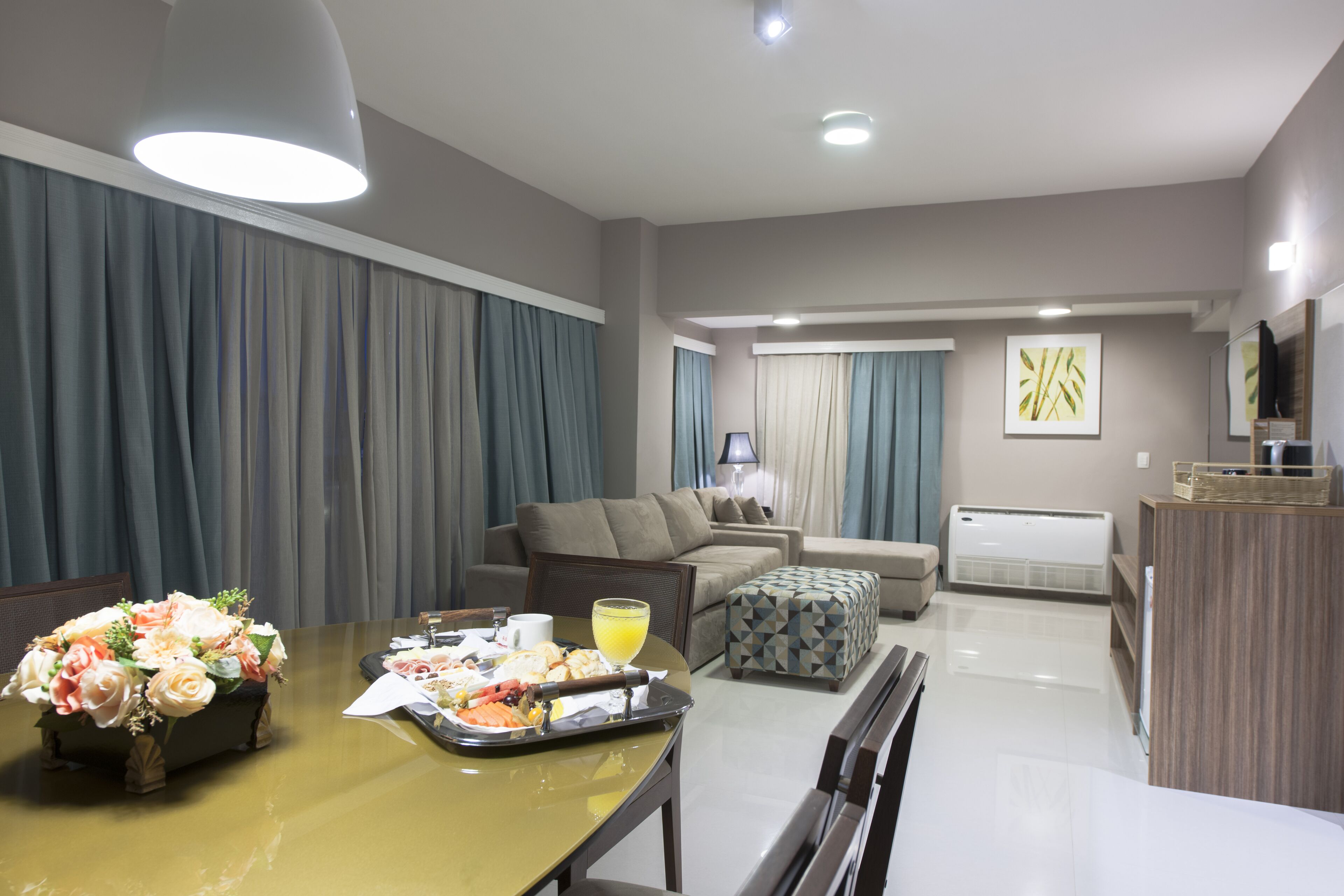 presidential suite, city view, executive level | living area | 32-inch tv with cable channels