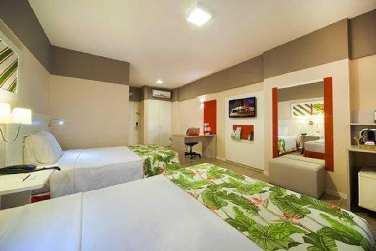 Minibar, Zimmersafe, Schreibtisch, laptopgeeigneter Arbeitsplatz