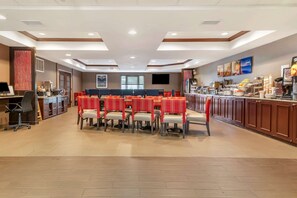 Café da manhã com buffet grátis todos os dias