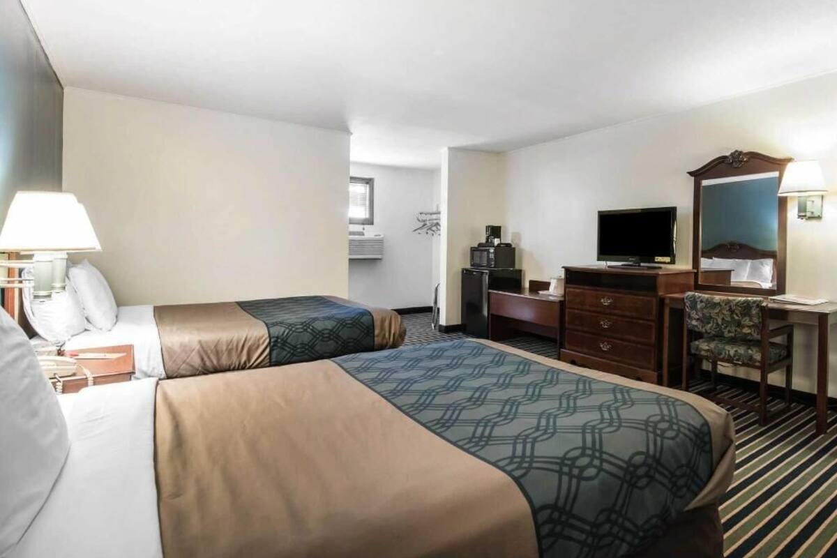 Cribs/infant beds, rollaway beds, free WiFi, bed sheets