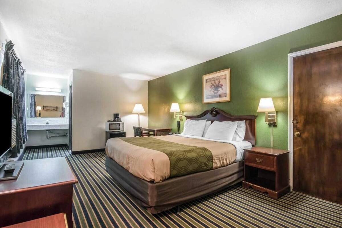 Cribs/infant beds, rollaway beds, free WiFi, bed sheets
