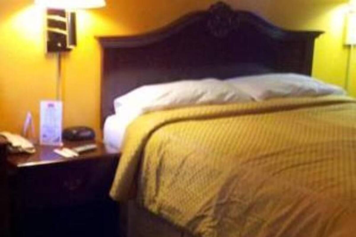 Cribs/infant beds, rollaway beds, free WiFi, bed sheets