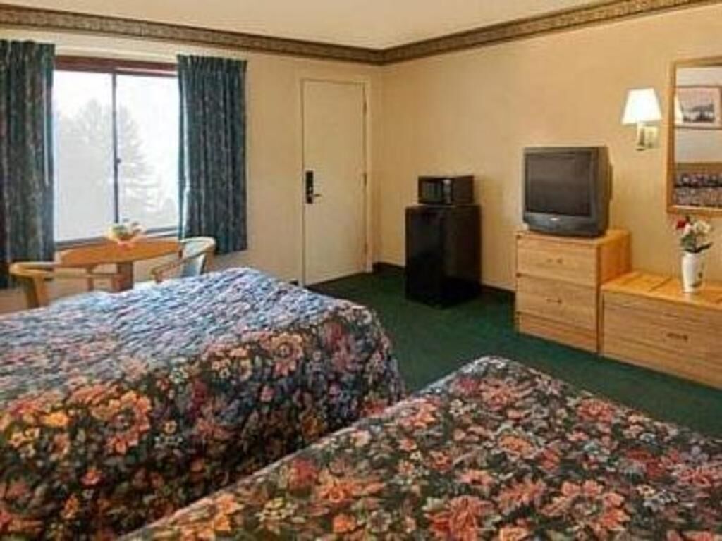 Cribs/infant beds, rollaway beds, free WiFi, bed sheets