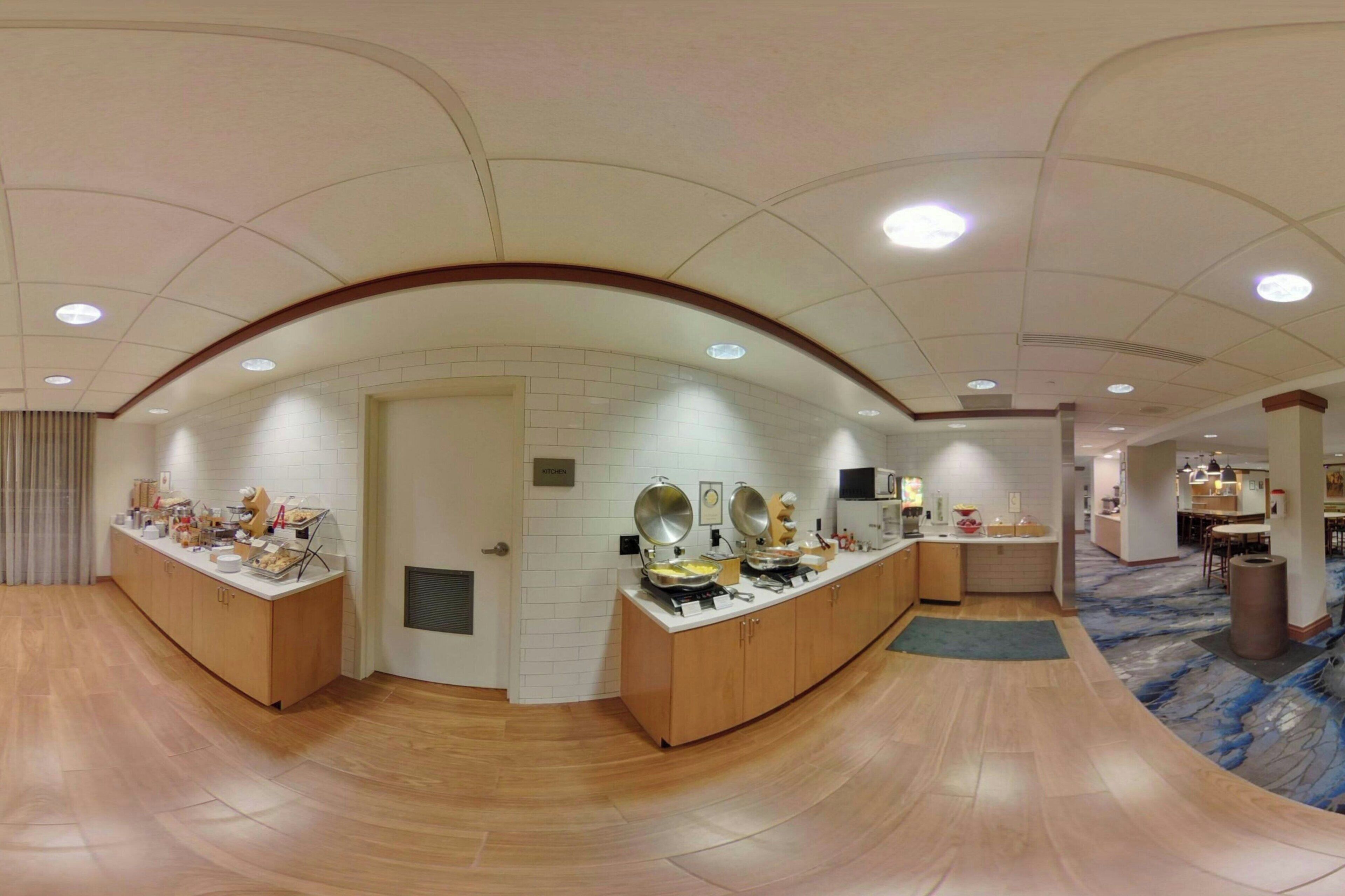 free daily continental breakfast