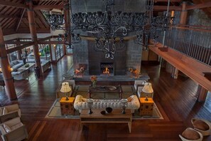 Lobby sitting area - Carmelo Resort & Spa (Carmelo)