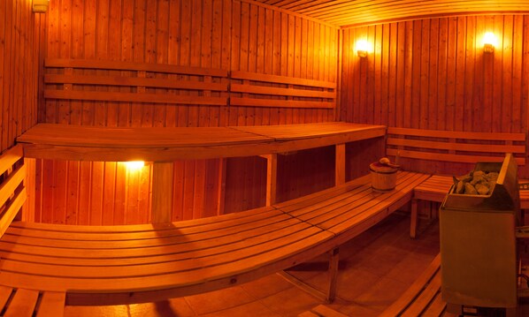 Couples treatment rooms, sauna, hot tub, body treatments, aromatherapy