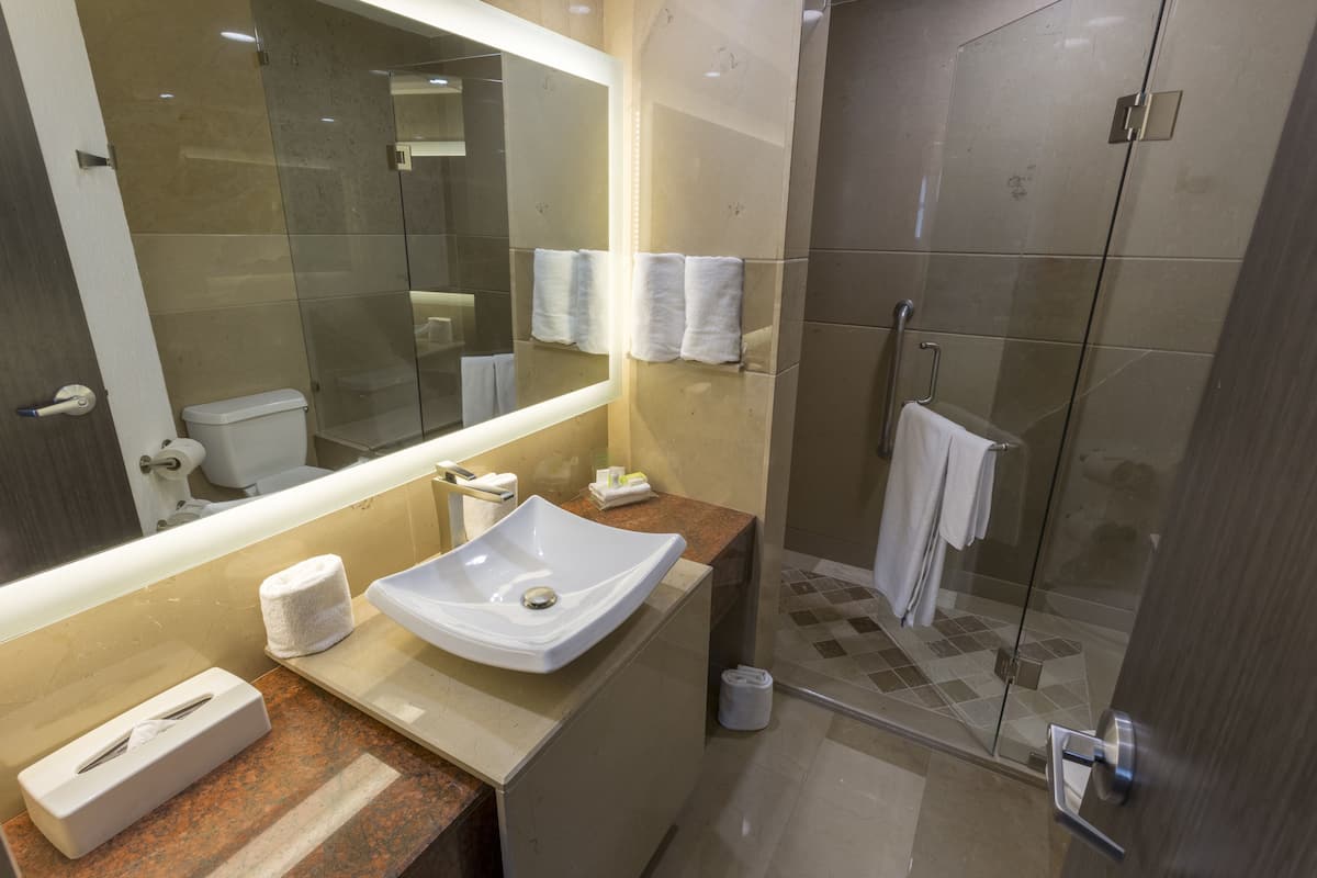 1 bedroom, premium bedding, in-room safe, desk