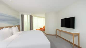 Minibar, in-room safe, desk, laptop workspace