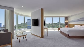 Junior-Suite (Living Area Minibar)