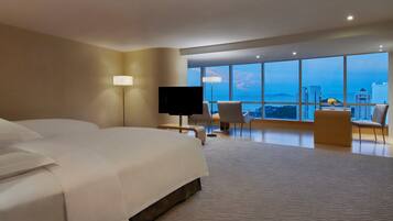 2 Double Standard Sea View Lounge Access | Minibar, in-room safe, desk, laptop workspace