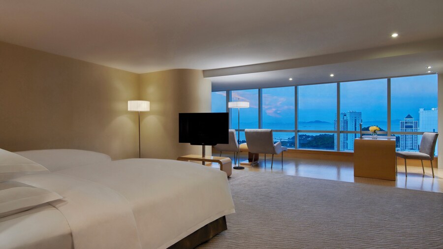 Crowne Plaza Zhuhai City Center by IHG