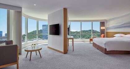 Crowne Plaza Zhuhai City Center by IHG