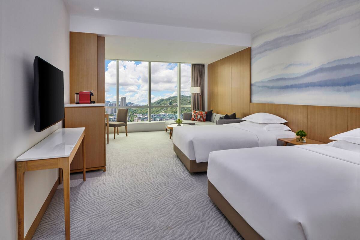 2 Double beds Standard Lounge Access | Minibar, in-room safe, desk, laptop workspace
