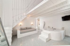 Artemis Suite (Caldera & Sunset View) | In-room safe, free WiFi, bed sheets