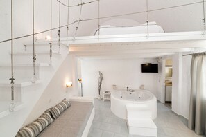 Artemis Suite (Caldera & Sunset View)