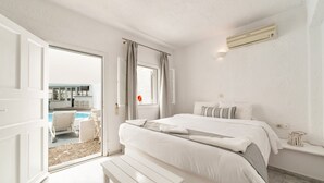 Standard Room Pool Level