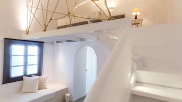 Suite with Annex Patio | Una cassaforte in camera, insonorizzazione
