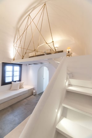 Suite with Annex Patio | In-room safe, soundproofing, free cribs/infant beds, free WiFi