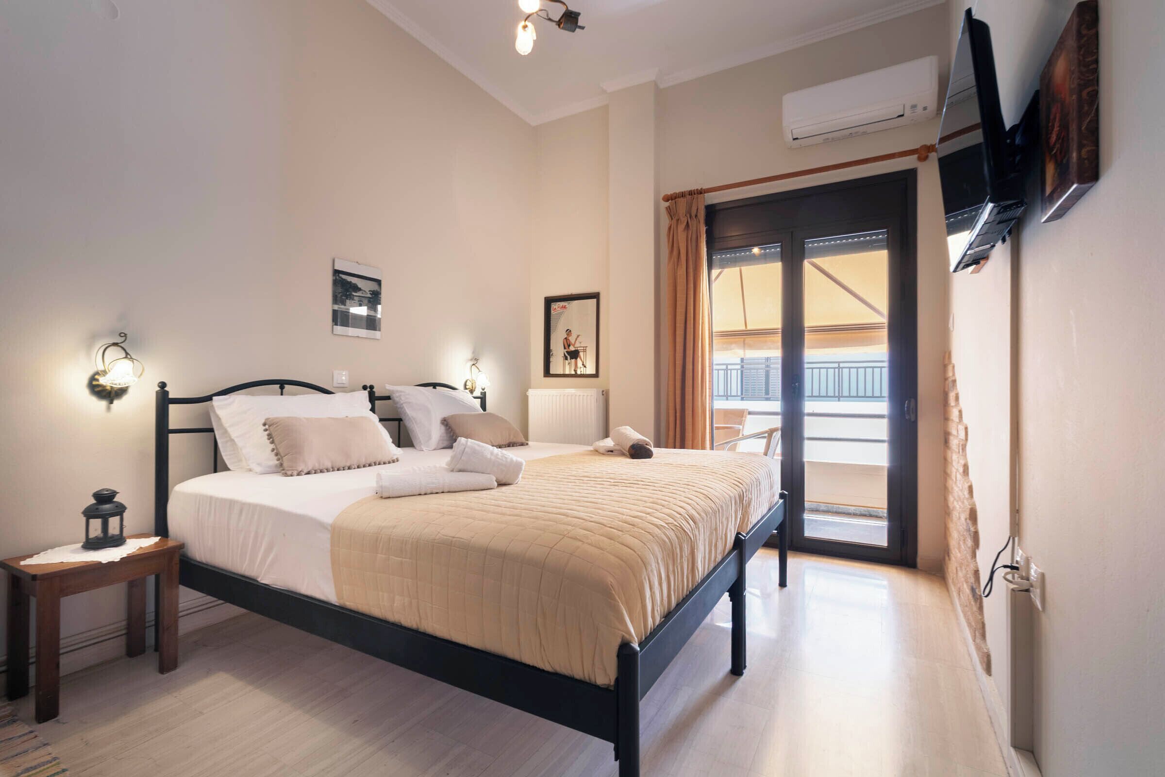 Economy Double or Twin Studio | Desk, free WiFi, bed sheets
