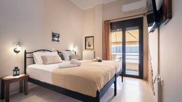 Economy Double or Twin Studio | Desk, free WiFi, bed sheets