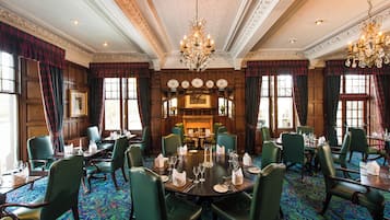 Tarjolla aamiainen, lounas, illallinen ja brunssi