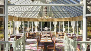 Breakfast, lunch, dinner served; local cuisine