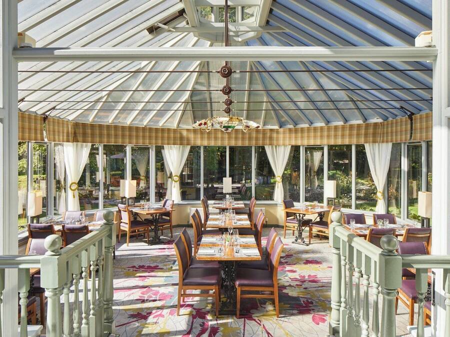 Breakfast, lunch, dinner served; local cuisine