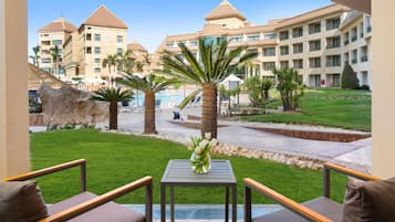 Habitación Deluxe, 1 cama de matrimonio grande (Pool Floor) | Vistas desde la habitación