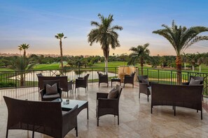 2 restaurants, breakfast, lunch, dinner served; Italian cuisine