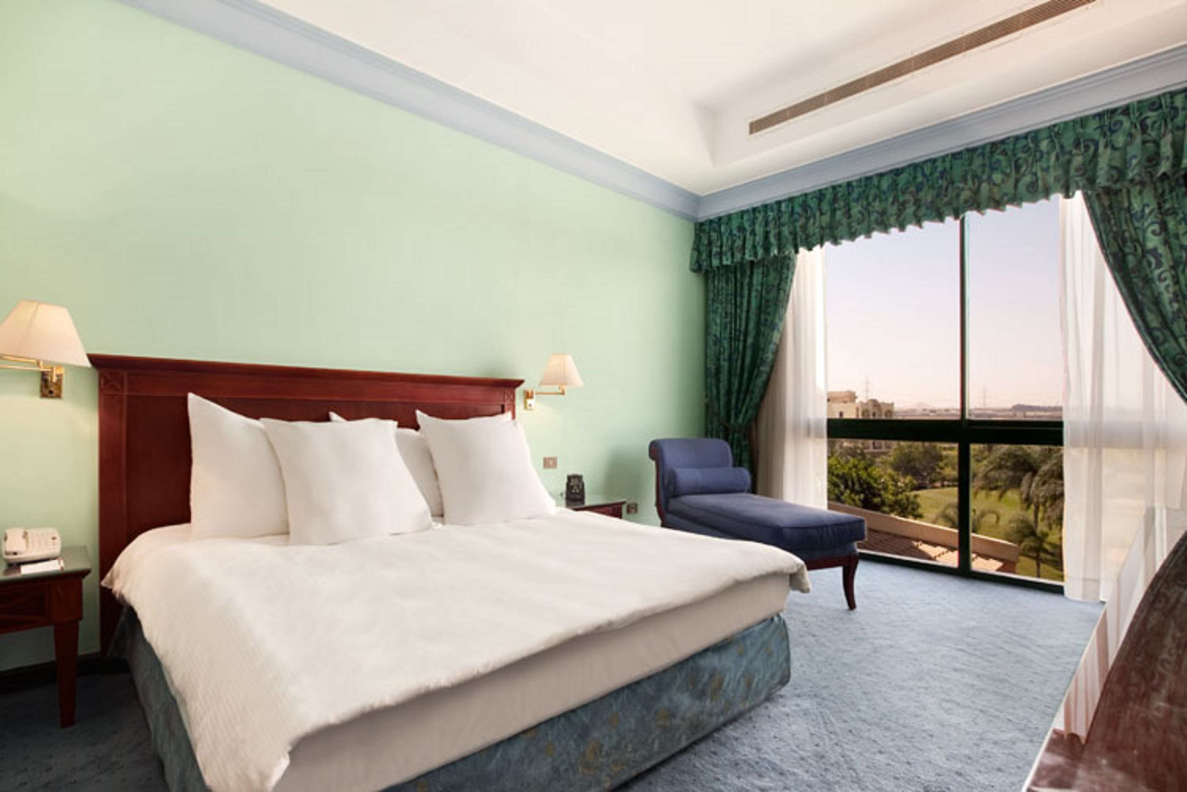 Sábanas de algodón egipcio, ropa de cama de alta calidad y minibar 