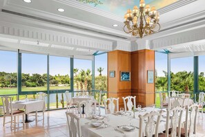 2 restaurants, breakfast, lunch, dinner served; Italian cuisine 