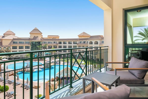 Deluxe Suite, 1 King Bed | Egyptian cotton sheets, premium bedding, minibar, in-room safe