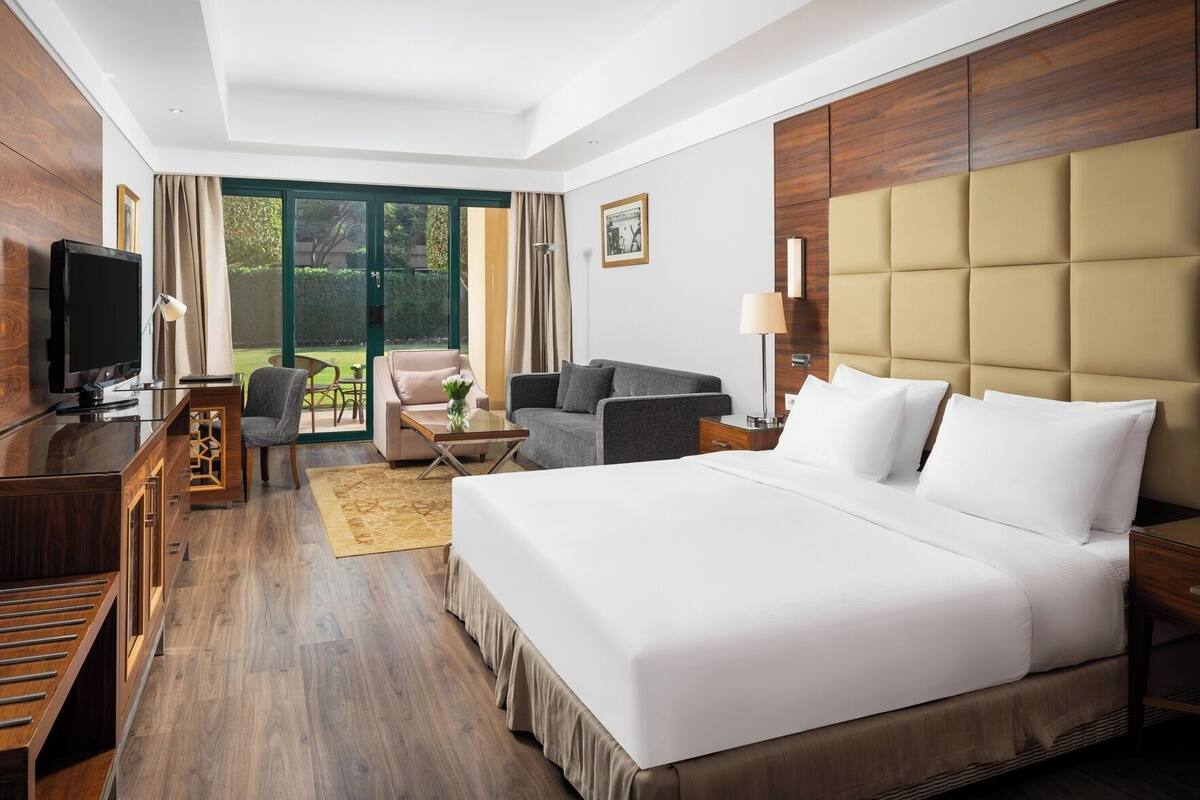 Egyptian cotton sheets, premium bedding, minibar, in-room safe