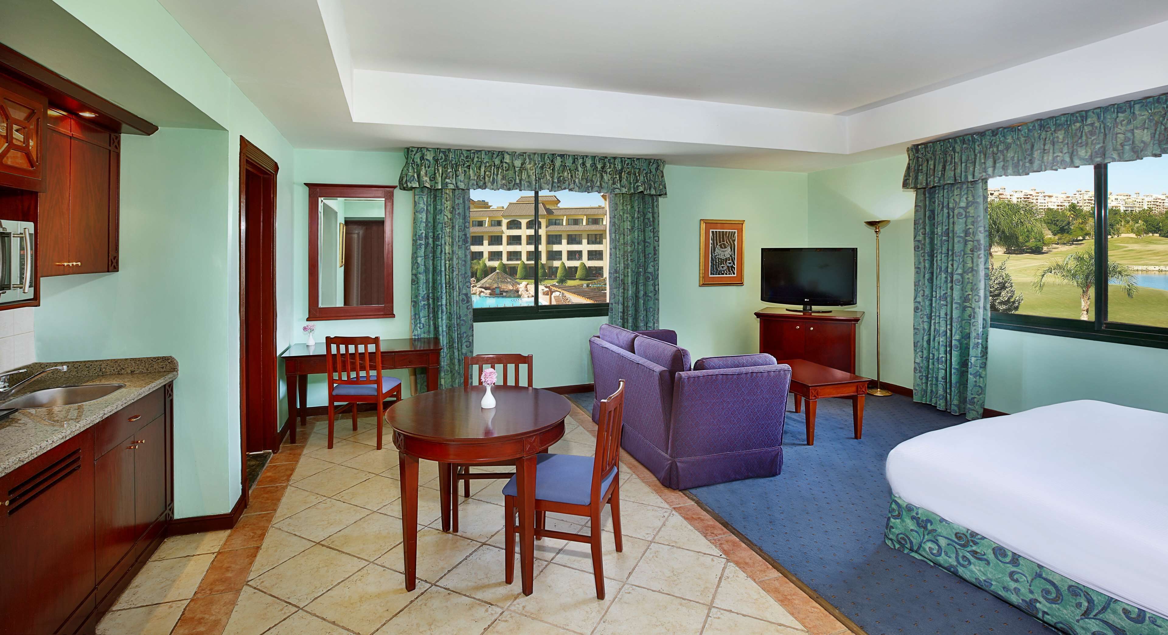 Deluxe Room, 1 King Bed, Kitchenette